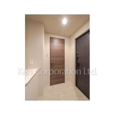 玄関　同タイプ17階のお部屋を撮影。仕様が異なることがあります。