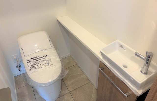 トイレ　温水洗浄暖房便座