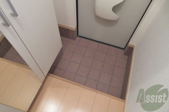 玄関　玄関の様子です。明るい印象ですね。気分もあがりそう。