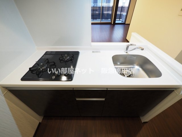 キッチン　同シリーズ別部屋仕様写真となります。