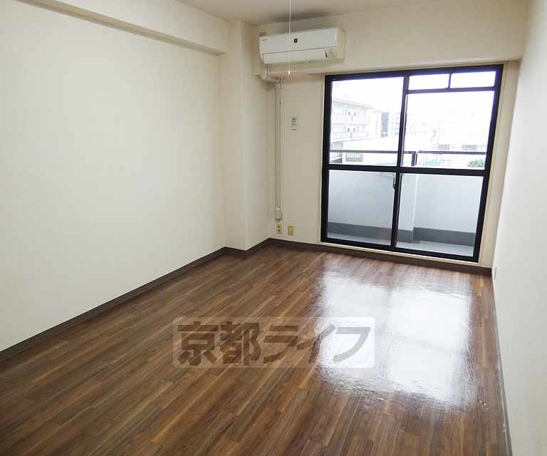 居室・リビング　綺麗なフローリング