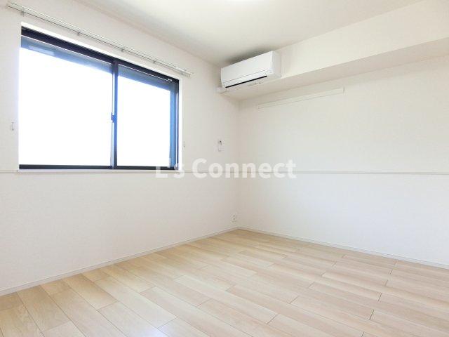 その他部屋・スペース　洋室にもエアコン付きです。