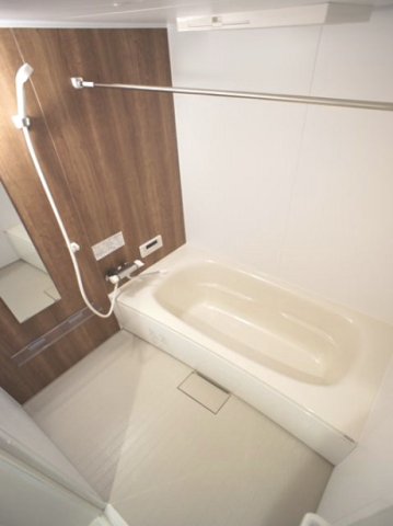 バス・シャワールーム　浴室換気乾燥機と追い焚き機能付が付いています♪