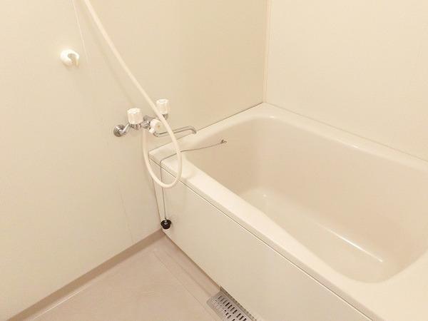 バス・シャワールーム　キレイにリフォームされています！