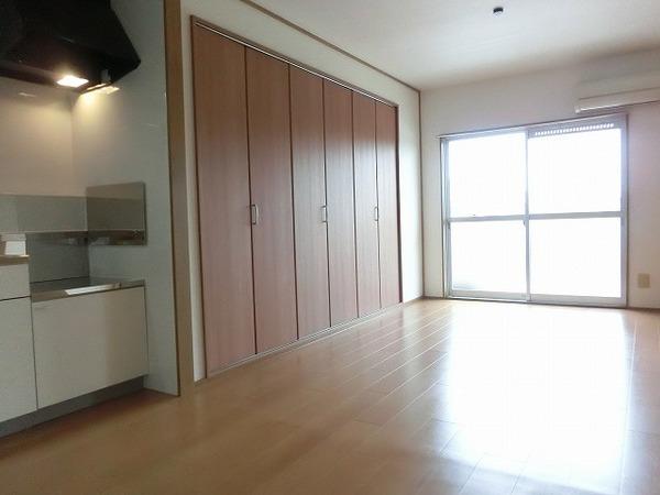 居室・リビング　日当たり良好！