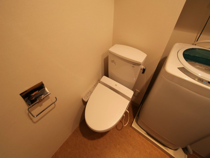 トイレ　温水洗浄暖房便座付トイレ