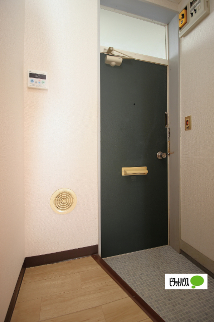 玄関　写真はＡ２号室になります