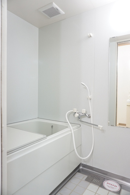 バス・シャワールーム　★大きな鏡が付いたバスルームです★