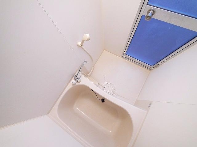 バス・シャワールーム　コンパクトで使いやすいお風呂です