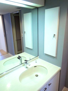 洗面設備　＊写真は同タイプ住戸です。