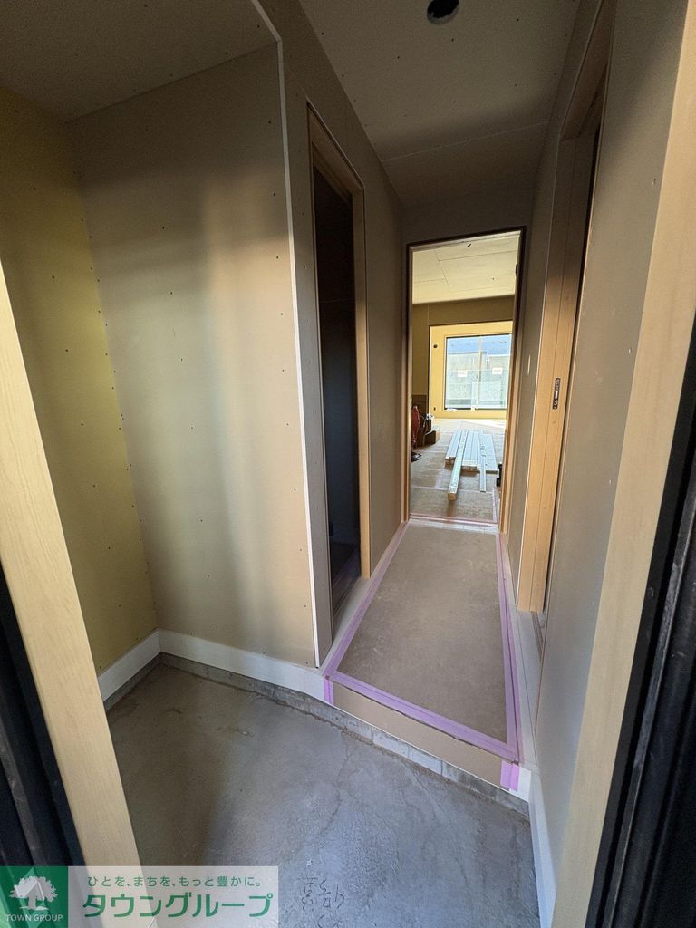 玄関　建築中です