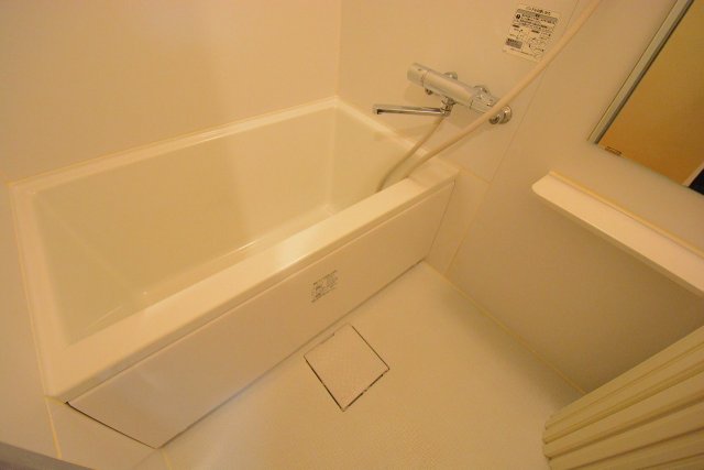 バス・シャワールーム　シンプルで機能的なユニットバス！