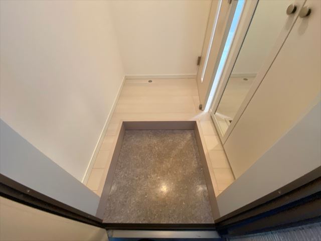 玄関　レクセラ新栄