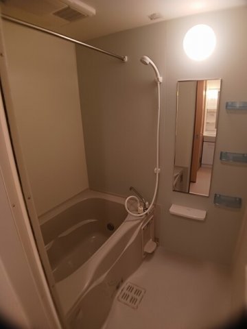 バス・シャワールーム　落ち着いた空間のお風呂です