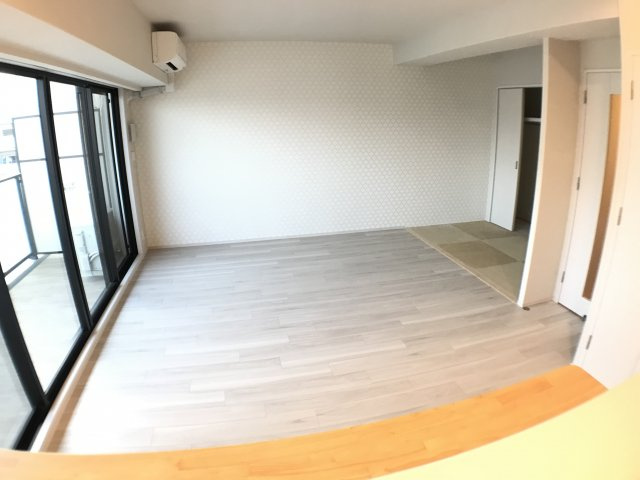 居室・リビング　床色が明るくて綺麗です♪