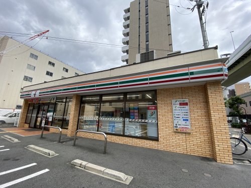 コンビニ　セブンイレブン（コンビニ）まで300m