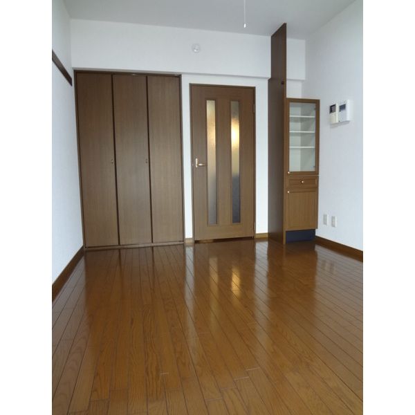 居室・リビング　※写真は821号室です。 相違する場合は現況を優先いたします