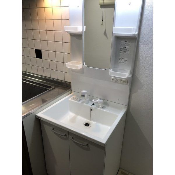 洗面設備　※写真は821号室です。 相違する場合は現況を優先いたします