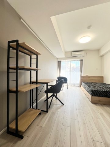 居室・リビング　家具付き