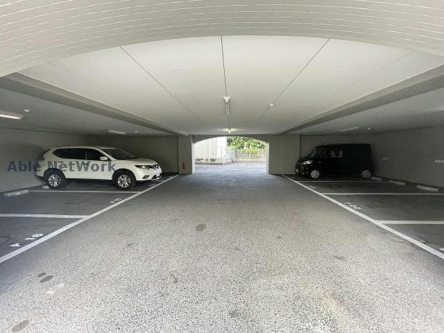 駐車場　駐車場