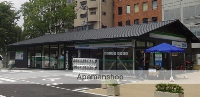 コンビニ　ファミリーマート（コンビニ）まで756m