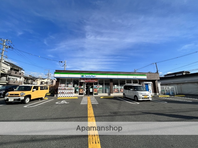 コンビニ　ファミリーマート寝屋川寿町店（コンビニ）まで1018m