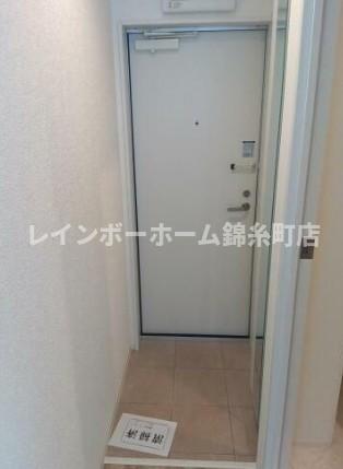 玄関　※建築中のため同施工会社参考写真となります。