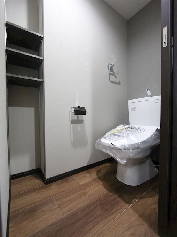 トイレ　温水洗浄暖房便座付トイレ