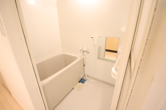 バス・シャワールーム　※別室の参考写真の為、現況優先です。