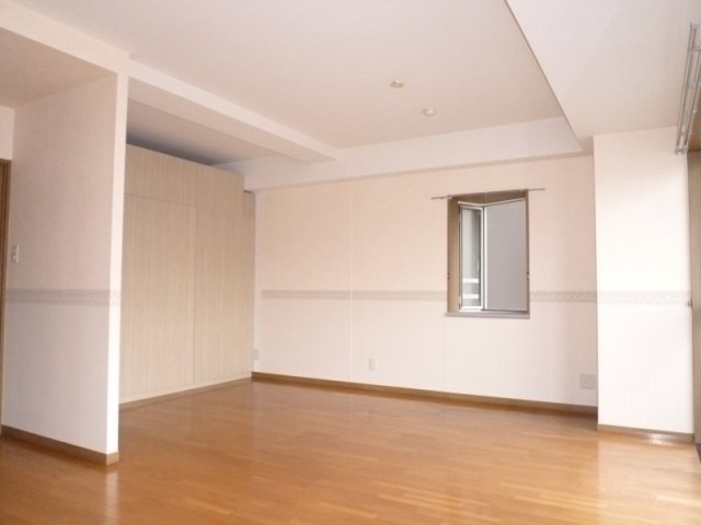 居室・リビング　現況優先。