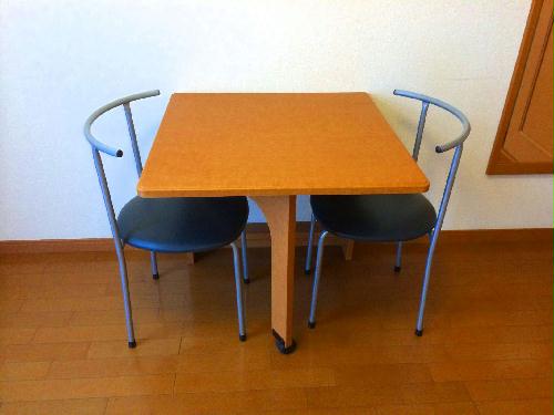 その他　机と椅子です。