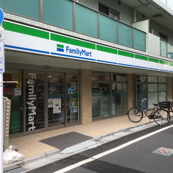 コンビニ　ファミリーマート椎名町駅南口店（コンビニ）まで108m
