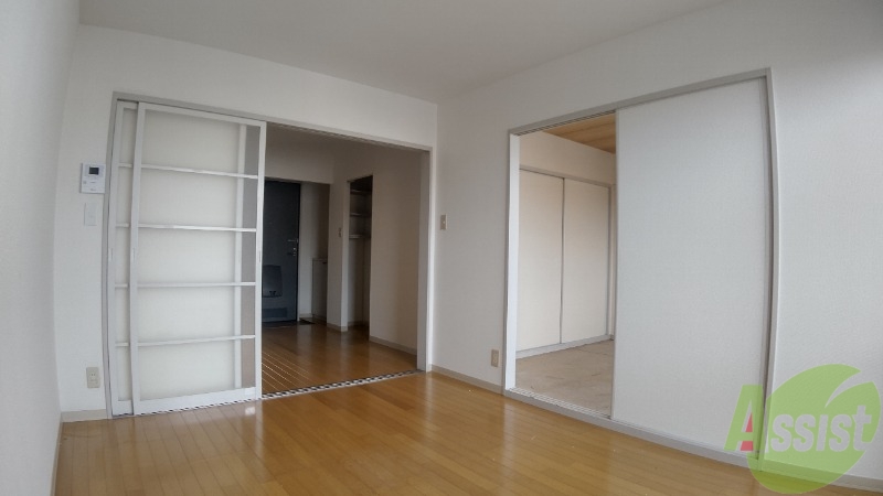 居室・リビング　綺麗な洋室のリビングで、とても清潔感がありますね