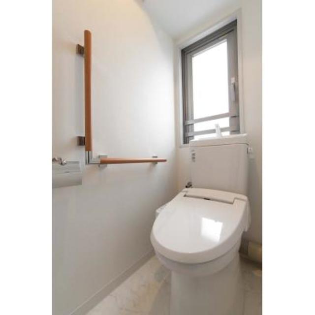 トイレ　※写真は同タイプ住戸です。