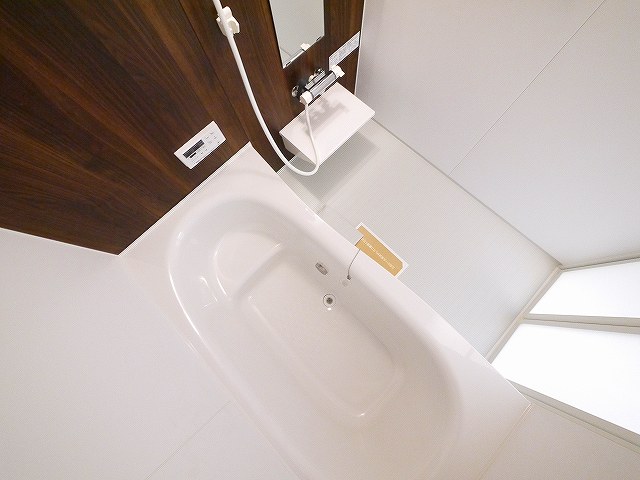 バス・シャワールーム　コンパクトで使いやすいお風呂です