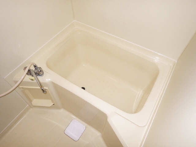 バス・シャワールーム　浴槽