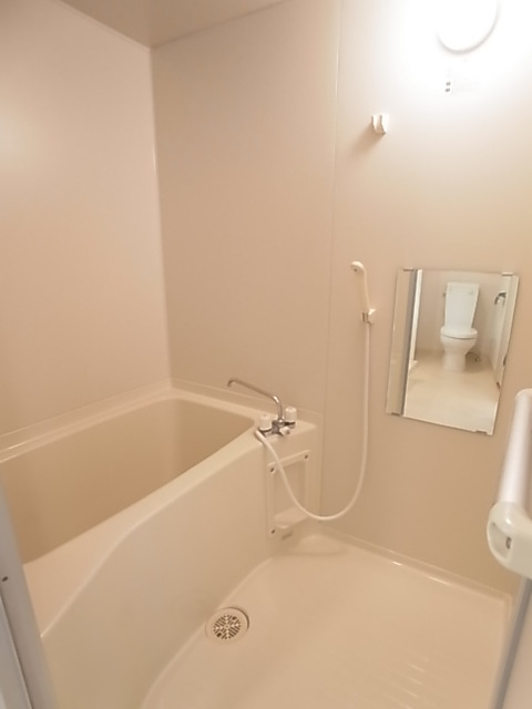 バス・シャワールーム　広々バスルーム