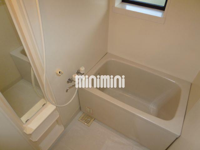 バス・シャワールーム　窓が付いていて換気が出来ますよ