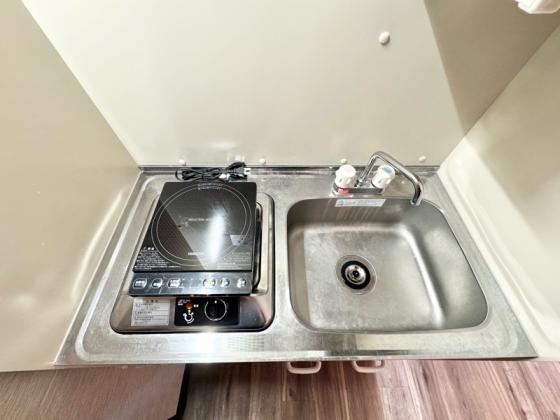キッチン　電気コンロ１口、ＩＨコンロ１口付あり自炊できます♪