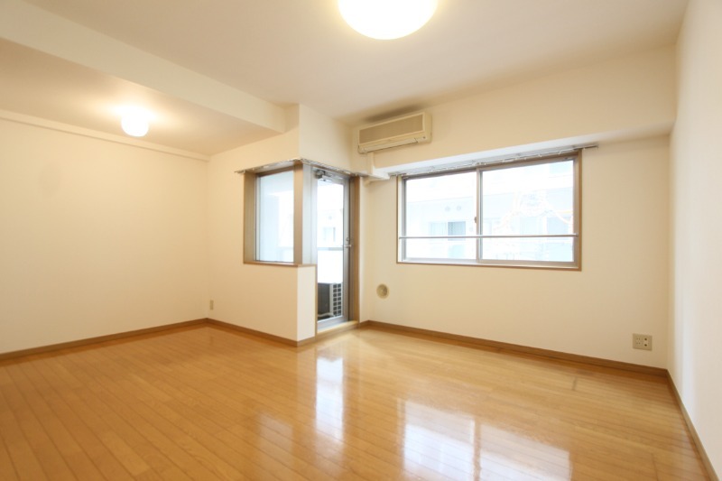 居室・リビング　※別部屋の参考写真です。