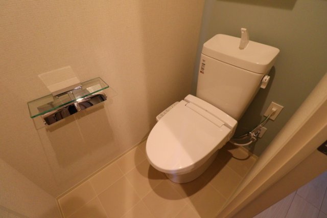 トイレ　嬉しい温水洗浄便座♪