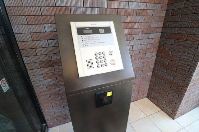 セキュリティ　不審者、勧誘員をシャットアウトできるオートロックです♪