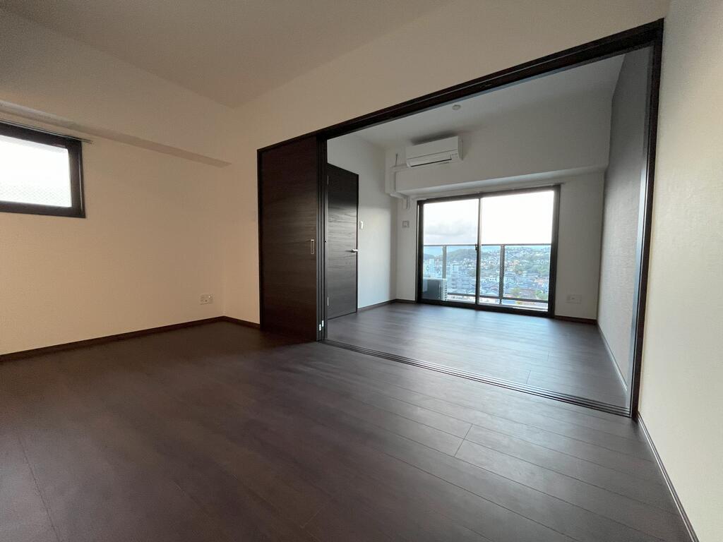 居室・リビング　広く使えるリビングルーム