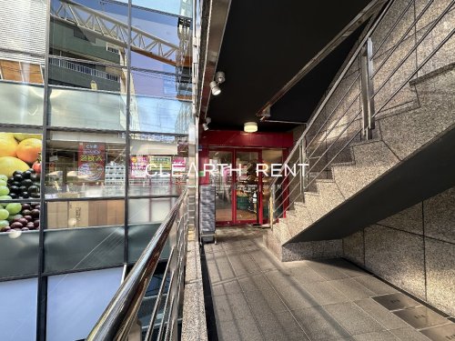 スーパー　まいばすけっと 神宮前2丁目商店街店（スーパー）まで592m