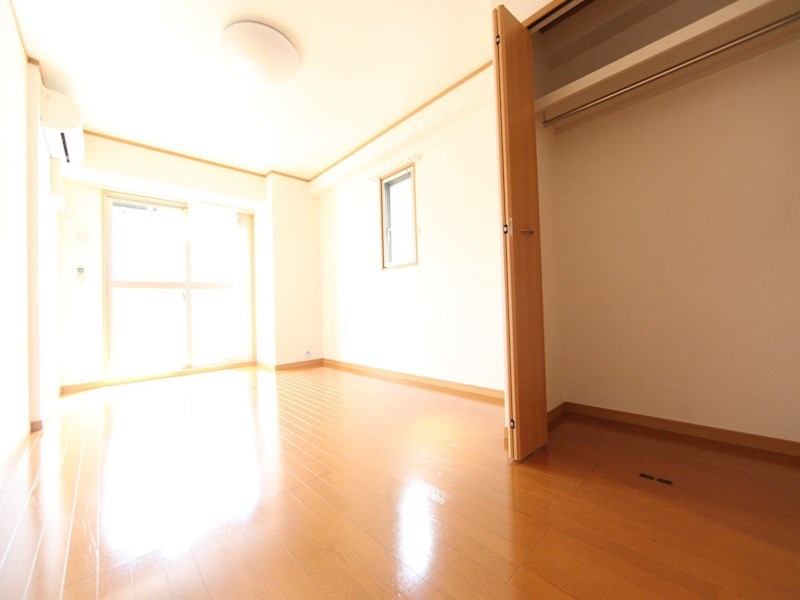 その他部屋・スペース　洋室9.3帖　2面採光　エアコン完備　バルコニー