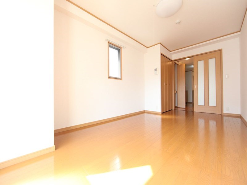 居室・リビング　洋室9.3帖　クローゼット付（収納充実してます）