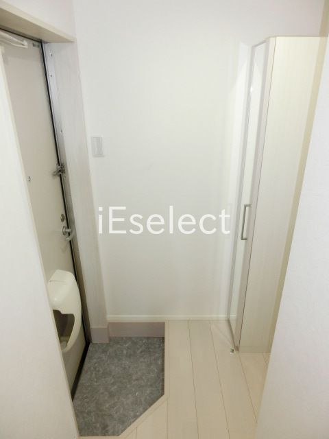 玄関　鏡付きで身だしなみバッチリ