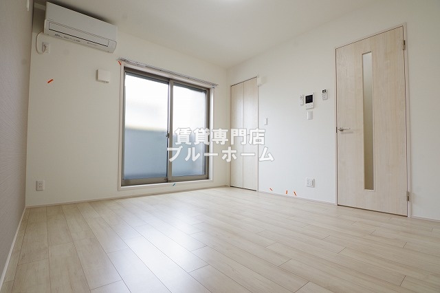 居室・リビング　7.3帖の広い洋室です！