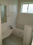 バス・シャワールーム　窓があるのはうれしいです。