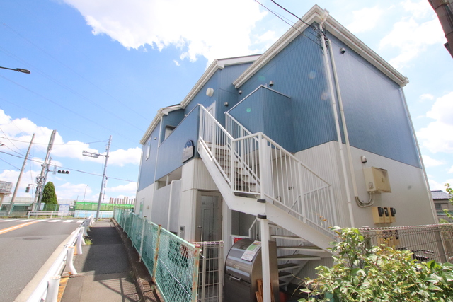 建物外観　ツートンカラーがお洒落なオートロック付きアパート♪